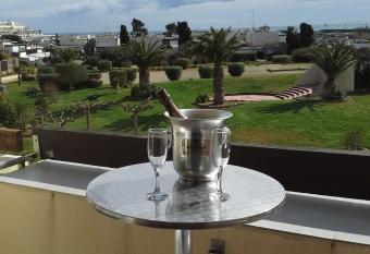 Capnaturiste8 allows 18 year olds to book a room