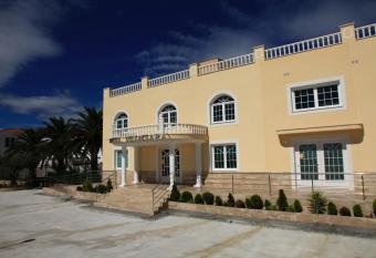 Hotel Villaclara allows 18 year olds to book a room