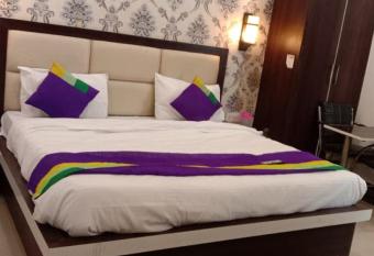 Hotel Star Of Taj By WB Inn allows 18 year olds to book a room