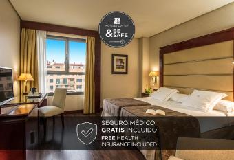 Hotel Valencia Center allows 18 year olds to book a room