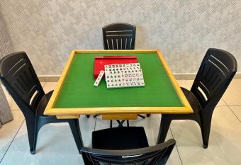 KSL CityMall 15-20pax 4B4B PrivateLift-SmartTV70inch-Netflix has rooms with a private hot tub