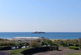 Amoureva F30, T2, parking, clim, piscine has Balcony rooms