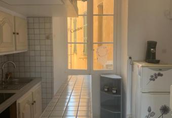 Lovely Duplex close to the sea - ideal triathlete or cyclists has Balcony rooms