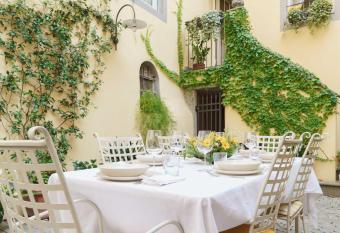 Corte Paolina - charming courtyard inside Lucca has Balcony rooms