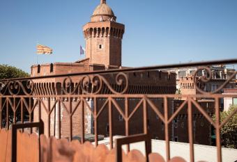 Enn  a - Jacuzzi & Luxury Suites - Adults Only allows 18 year olds to book a room