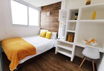 Preciosa Habitacion G allows 18 year olds to book a room