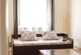 L Oasis Merveilleuse has rooms with a private hot tub