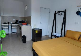 Casa en Mahahual cerca de la playa D3 allows 18 year olds to book a room
