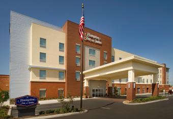 Hampton Inn & Suites San Antonio-Downtown/Market Square allows 18 year olds to book a room