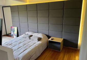 Luxury Apartment Palermo Hollywood has rooms with a private hot tub