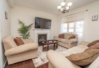 Spectacular 4 Bedroom in Waterloo has Balcony rooms