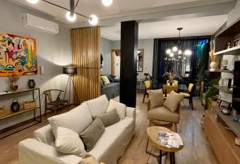 Exclusivo C  ntrico SJ Dise  o y Confort allows 18 year olds to book a room