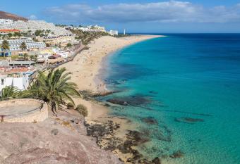 Apartment near the beach with a huge terrace patio, wifi and parking has Balcony rooms