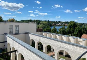 Historisches Loft auf der Insel am Wasser has Balcony rooms