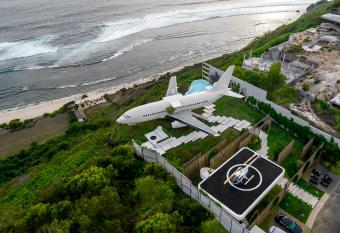 Private Jet Villa Uluwatu allows 18 year olds to book a room