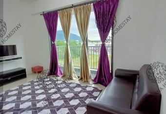 Nana Homestay Malay Only has Balcony rooms