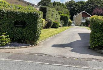 Immaculate 1-Bed Studio with outside patio allows 18 year olds to book a room