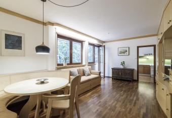 Apartment Cavour 1 has Balcony rooms