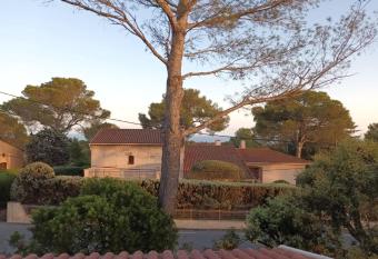 90 m quiet with balcony near downtown has Balcony rooms