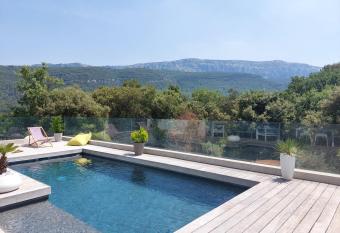 Chez Herve et Lydie allows 18 year olds to book a room