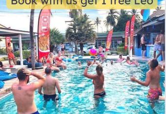 LEO HOSTEL allows 18 year olds to book a room