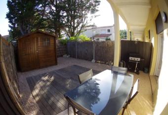 Appartement avec ext  rieur pr  s des plages allows 18 year olds to book a room