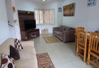 Agradable Duplex, cerca de todo has Balcony rooms