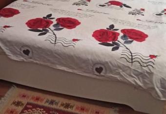 Bia Studio Republicii allows 18 year olds to book a room