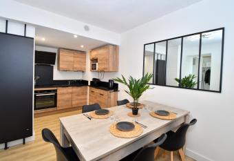 T2 Cosy en centre-ville proche du lac avec balcon has Balcony rooms