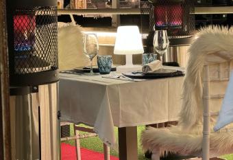 Aparthotel Los Girasoles allows 18 year olds to book a room