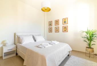 Cozy Apartment In The Heart Of City Center allows 18 year olds to book a room