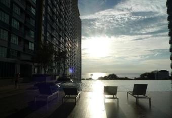 The Relaxing Room Sea View at Lumpini Park Beach Jomtien Condominium Pattaya has Balcony rooms