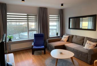 Beautiful flat in downtown Reykjav  k with a veiw has Balcony rooms