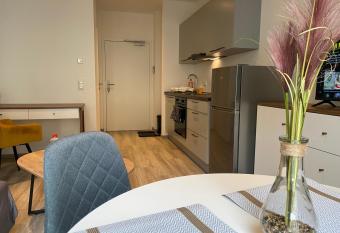 Einraumapartment-top Lage, Modern! allows 18 year olds to book a room