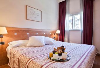 Acta Antibes allows 18 year olds to book a room