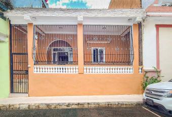 Entire Home Renovated Close to the Colonial zone has Balcony rooms