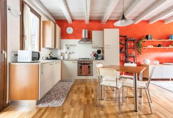 Residence dei Frutti pieno centro - Il Melograno has Balcony rooms