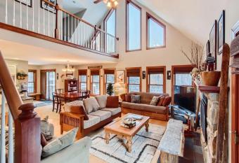 Cortina Mountain Chalet by Killington Vacation Rentals has Balcony rooms