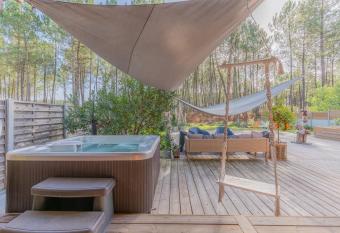 Villa Caplanne has Balcony rooms