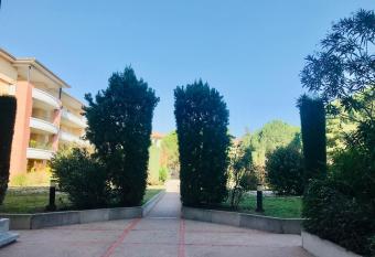 APPART TOULOUSE BLAGNAC AEROPORT has Balcony rooms