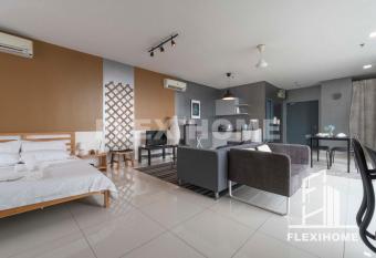 ATRIA SOFO Suites Petaling Jaya, Fantastic City-Wide View, Designed Suites, Spacious & Quiet Studio by Flexihome-MY allows 18 year olds to book a room