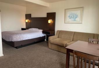 Holiday Motel allows 18 year olds to book a room