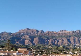 Habitaci  n privada con vistas a la monta  a allows 18 year olds to book a room