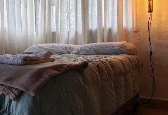 Caba  a Andreia 1 allows 18 year olds to book a room