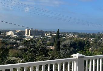 Large Lux Modern Hillside Home with Gameroom, Pool, and views of coast, Eight people max Occupancy has Balcony rooms