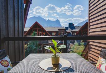 The Owls Nest. 1 bedroom Mountain view Condo has Balcony rooms