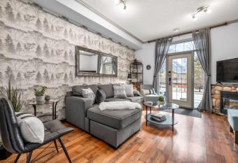 GrassiHaus Mountain Getaway allows 18 year olds to book a room