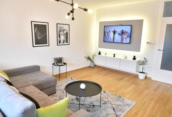 Apartman Daniela has Balcony rooms