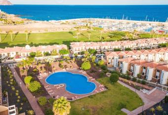 Prachtig luxe appartement met zeezicht allows 18 year olds to book a room