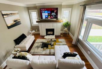 Dapper Delaware Close to Fwy 12 min to downtown allows 18 year olds to book a room